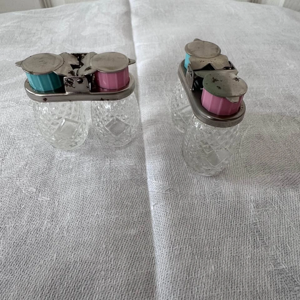 Vintage flip top salt and pepper - photo 2