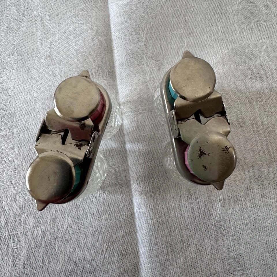 Vintage flip top salt and pepper - photo 5