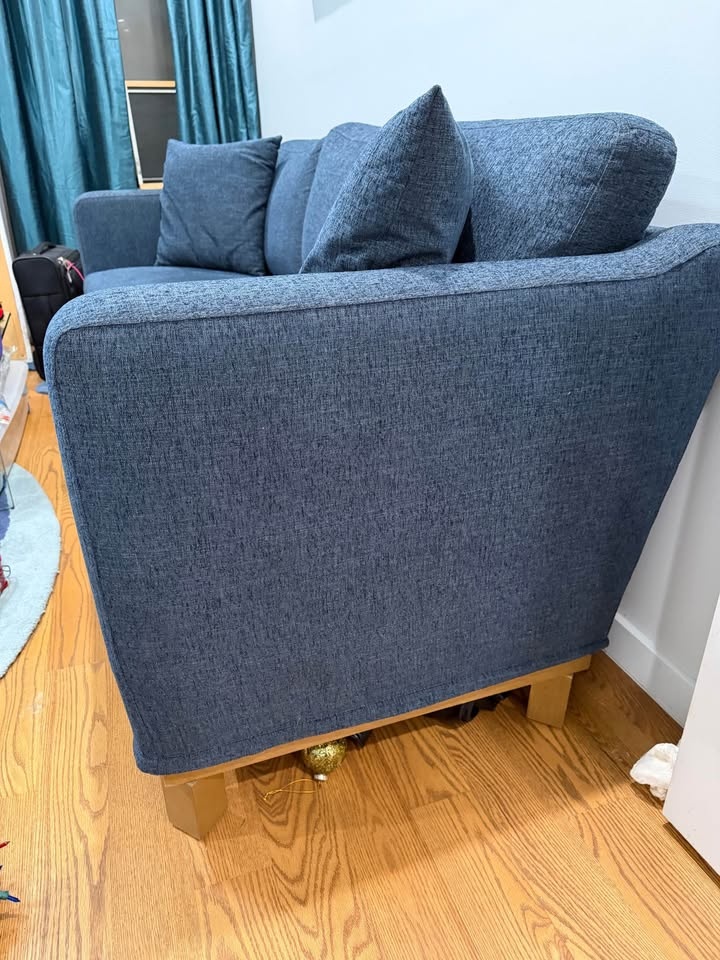 Couch - photo 3
