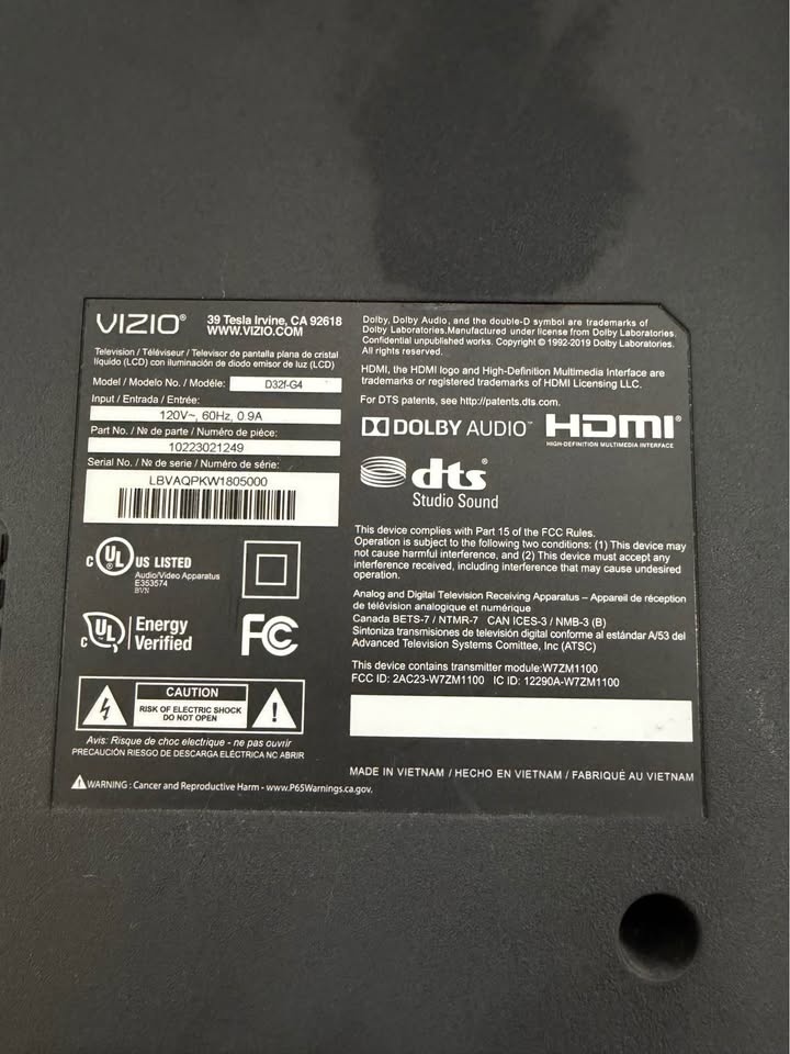 Vizio 32 inch TV with Wall Mount - photo 3