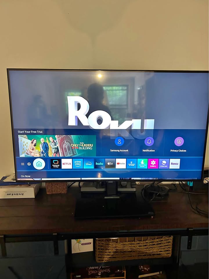 SAMSUNG 43-inch 4k UHD smart TV