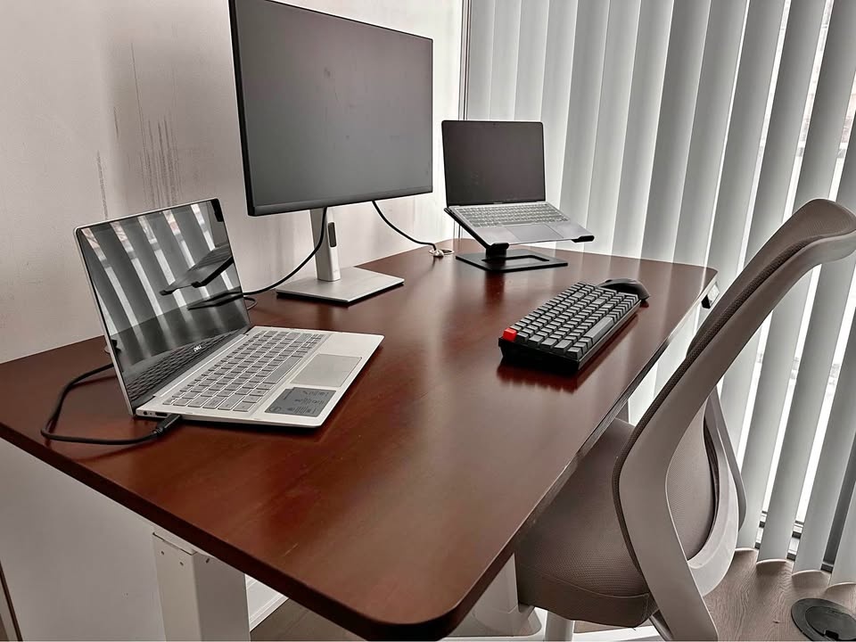 Autonomous SmartDesk 2 Electric Standing Desk (Walnut/White)