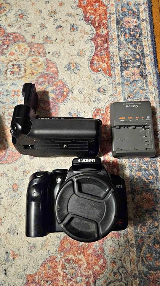 Canon EOS DIGITAL REBEL WITH BATTERY GRIP