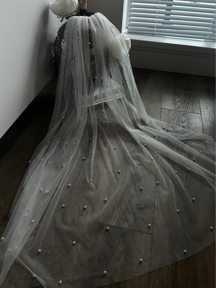Soft white fingertip veil - photo 3