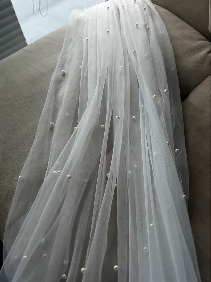 Soft white fingertip veil - photo 4