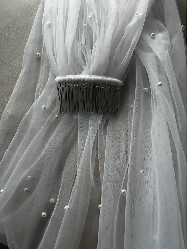Soft white fingertip veil - photo 5