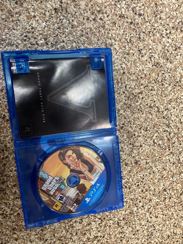 Grand Theft Auto V PS4 - photo 2