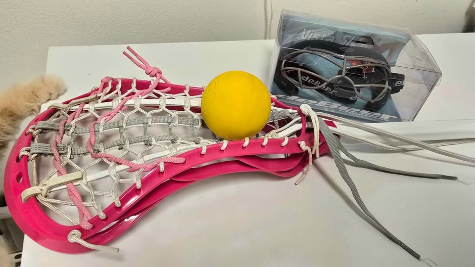 Girls pink lacrosse stick, goggle set + ball. Teen sized - photo 3