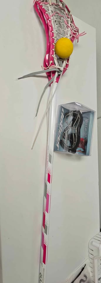 Girls pink lacrosse stick, goggle set + ball. Teen sized - photo 5