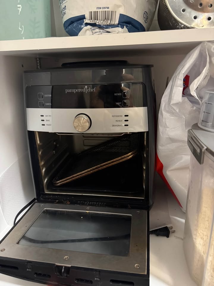 Pampered Chef Air Fryer - photo 2