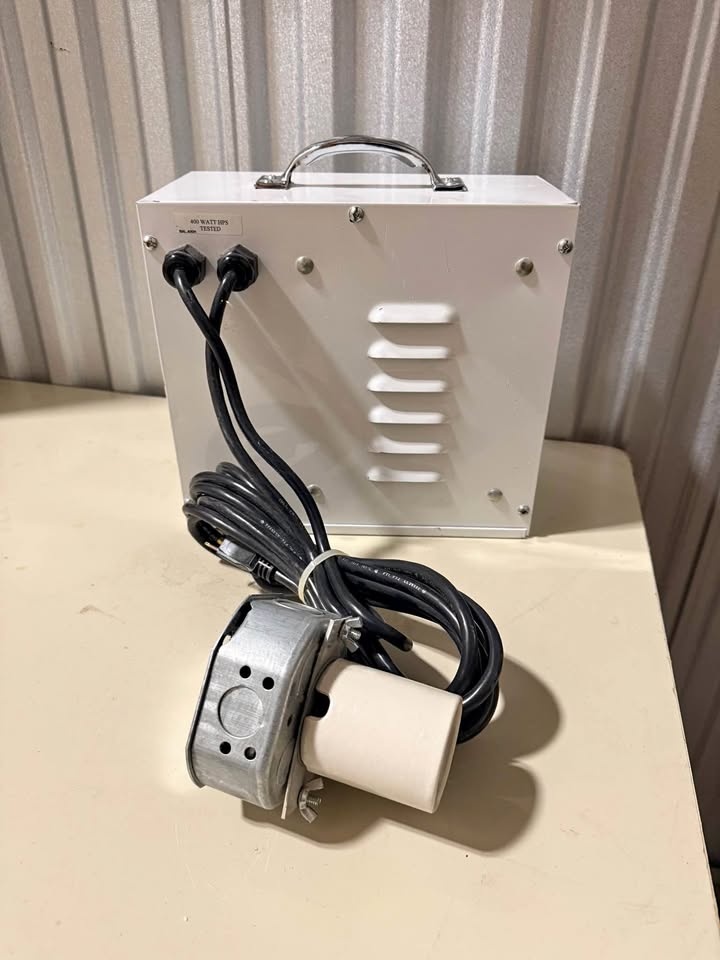 Hydroponic Lighting Component with Transformer
