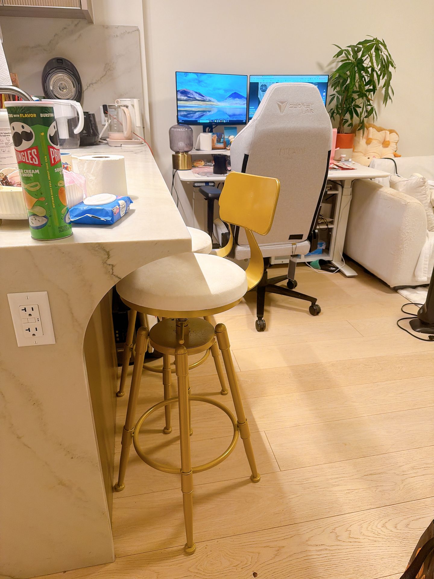 Swivel Adjustable Height Upholstered Bar Stool White Velvet Set - photo 3