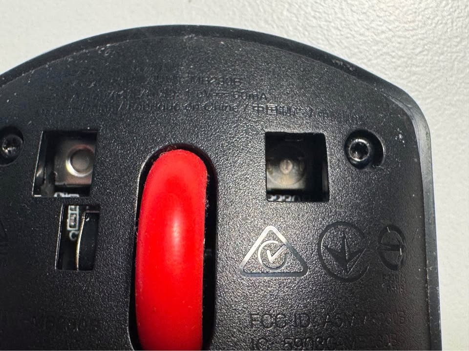Lenovo ThinkPad Bluetooth Silent Mouse - Missing Right Button - photo 3