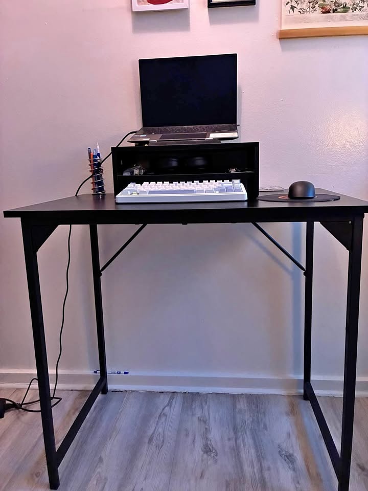 Black Desk