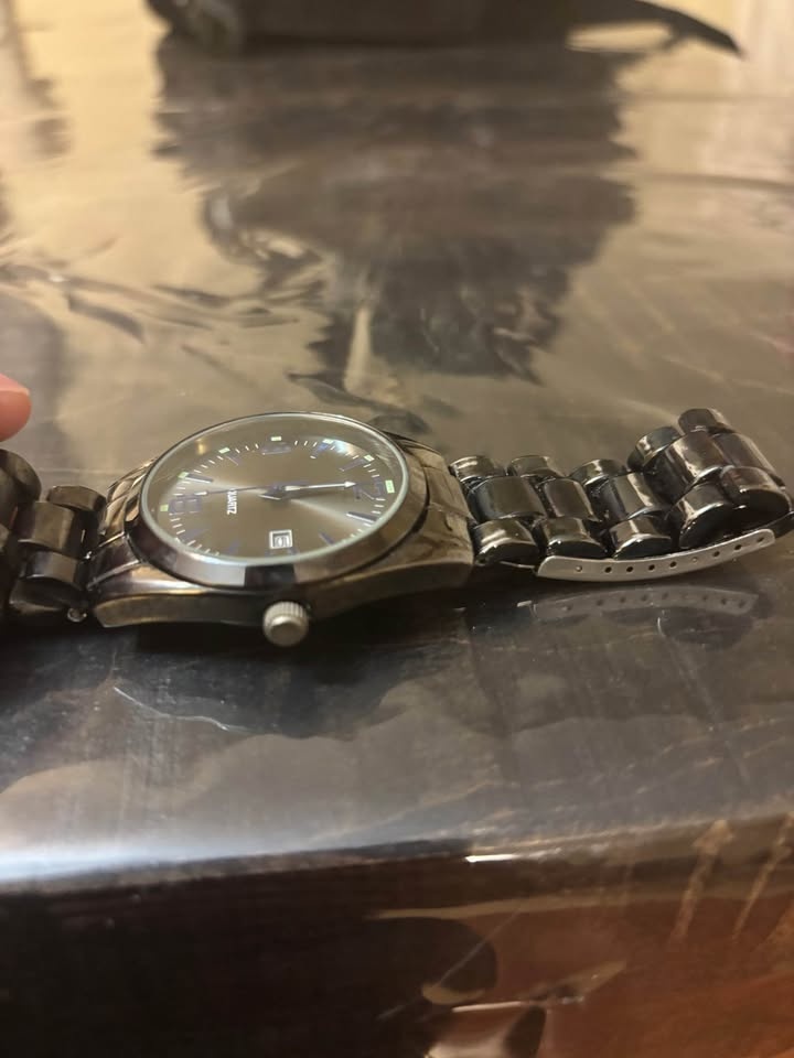 Quartz Men’s Watch Black with Blue Accents - photo 2