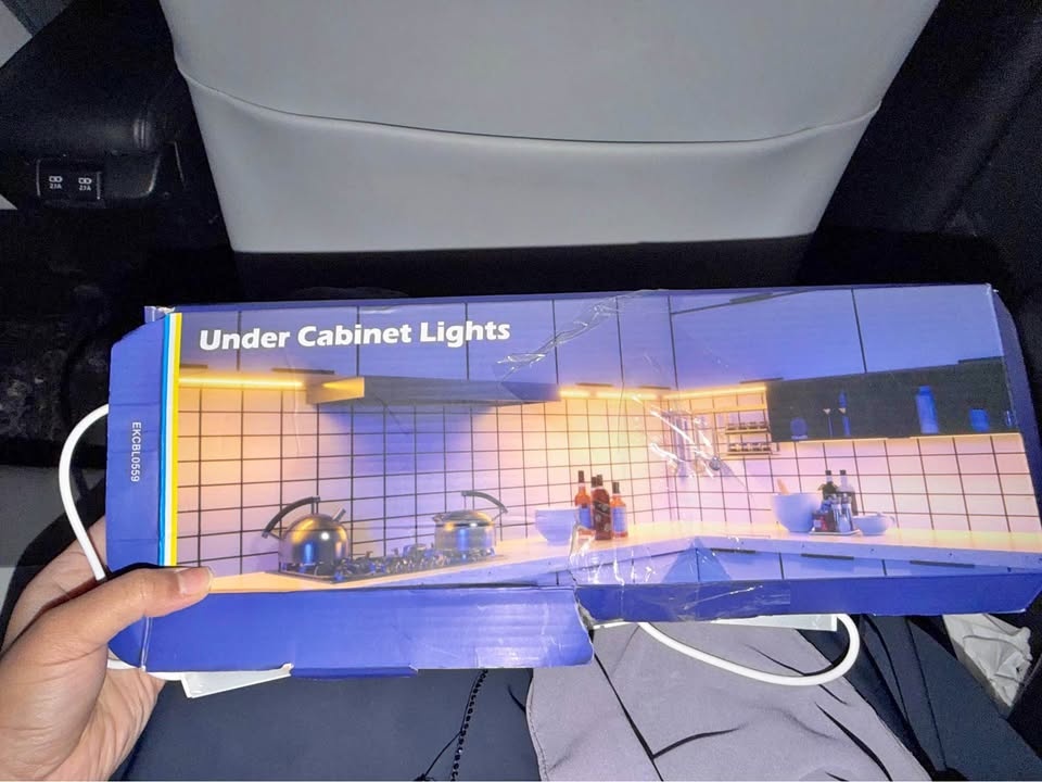 Under cabinet / bed light
