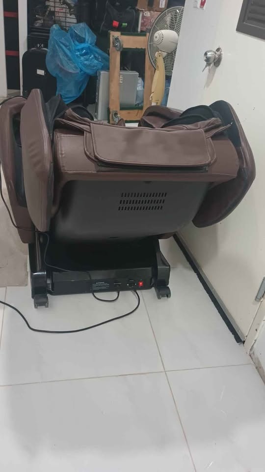 Massage Chair Real Relax Favor-04 Brown (Like New) - photo 2