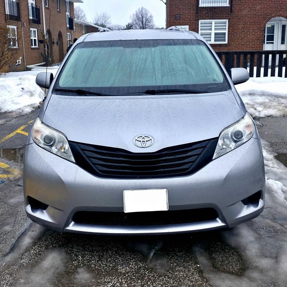 2011 Toyota Sienna LE