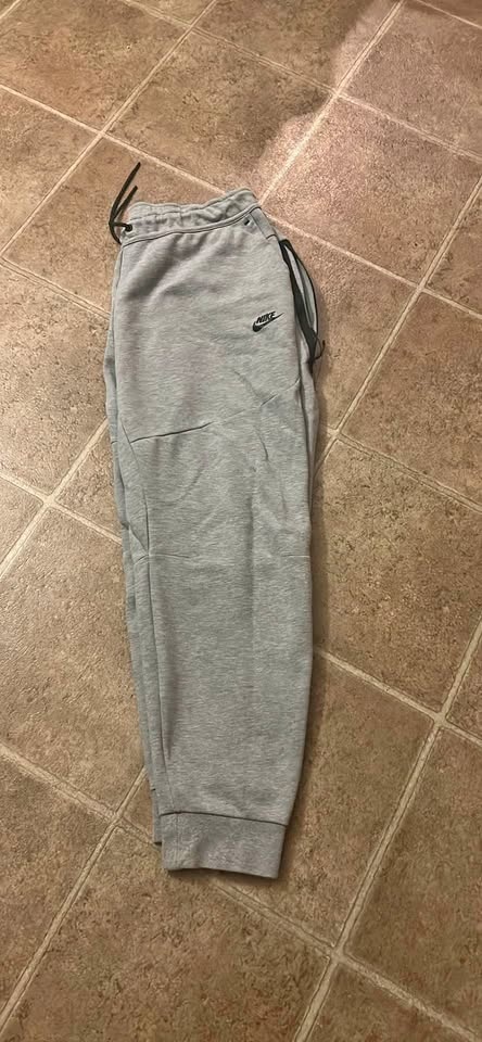 XL-XXL Nike Tech Pants