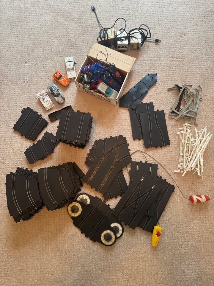 Vintage Eldon Slot Car Track Lot - Approx. 75 Pieces - photo 2