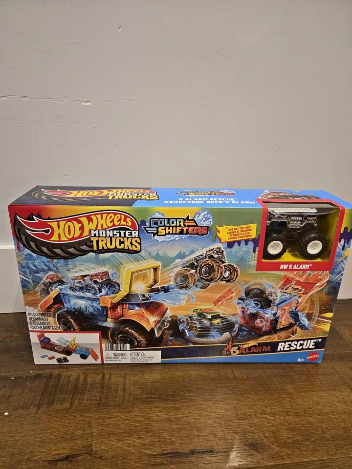 Hot Wheels Monster Trucks Color Shifters Playset
