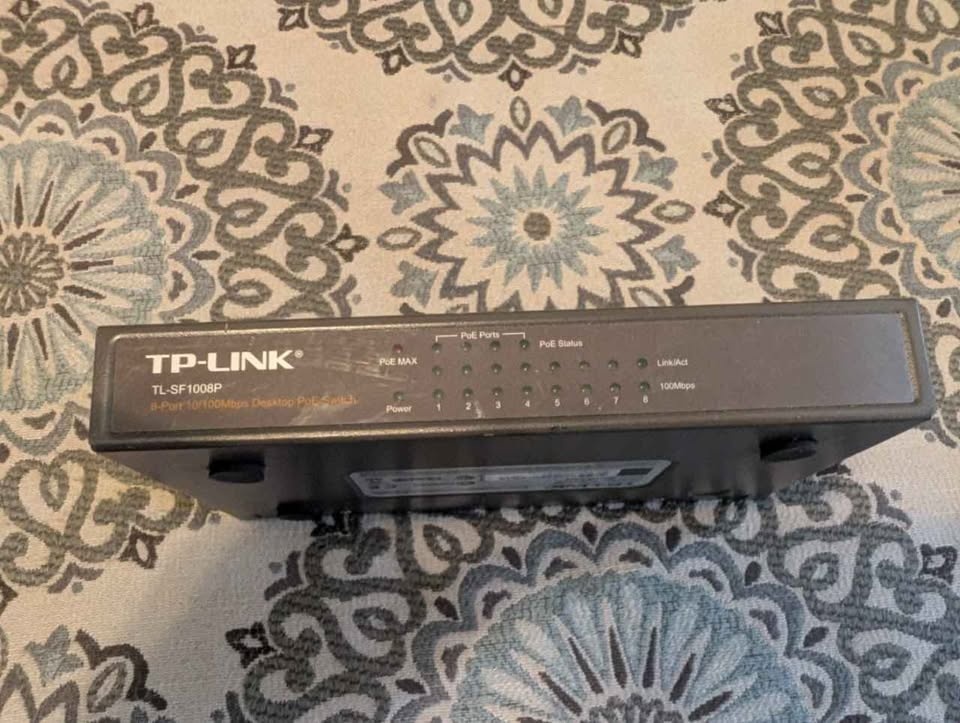 TP-Link 8-Port PoE Switch (TL-SF1008P) - As-Is - photo 3