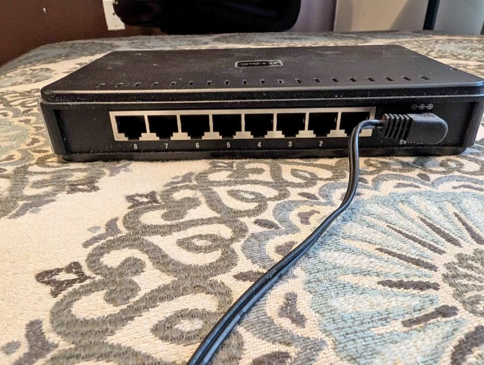 D-Link DES-1108 8-Port Ethernet Switch - Includes Power Adapter