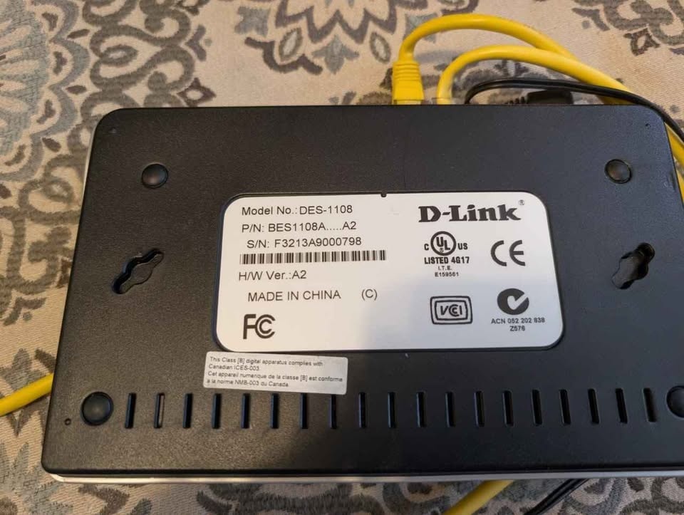 D-Link DES-1108 8-Port Ethernet Switch - Includes Power Adapter - photo 3