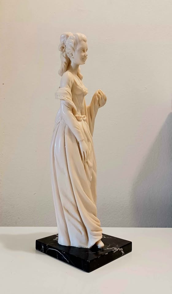 Vtg. A. Santini Tall Italian Lady Statue - photo 2