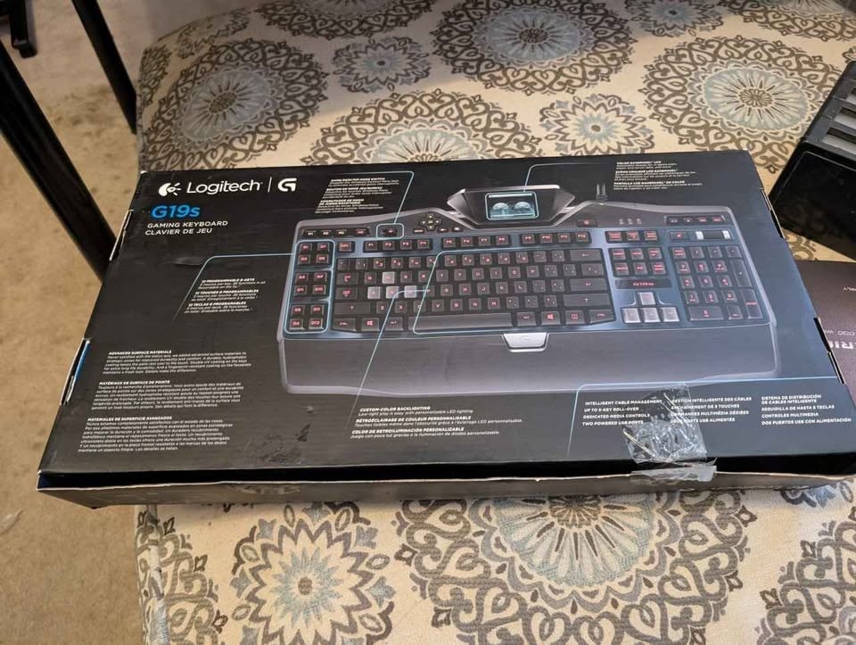 Logitech G19s Gaming Keyboard - Rare Color LCD - photo 2