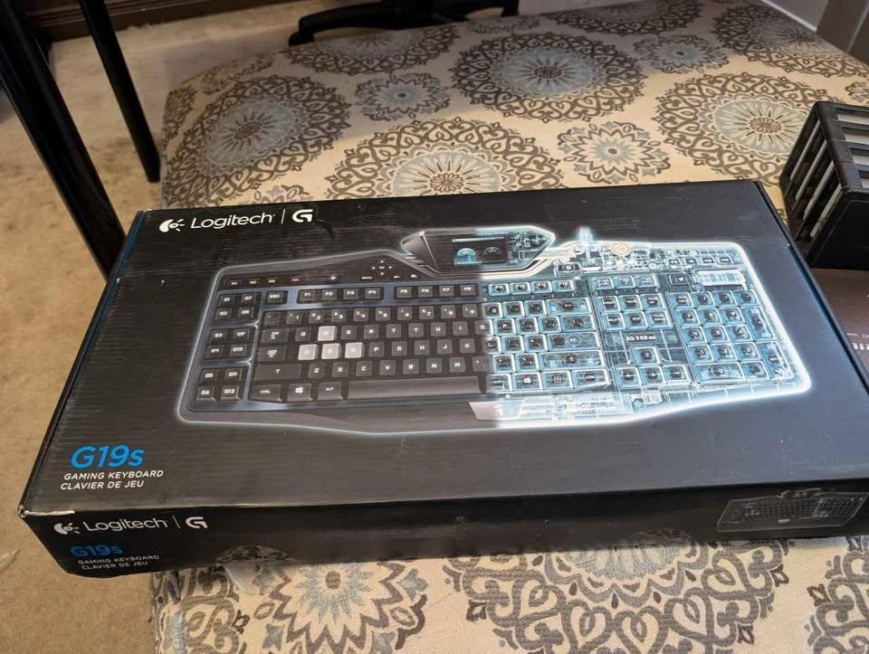 Logitech G19s Gaming Keyboard - Rare Color LCD - photo 3