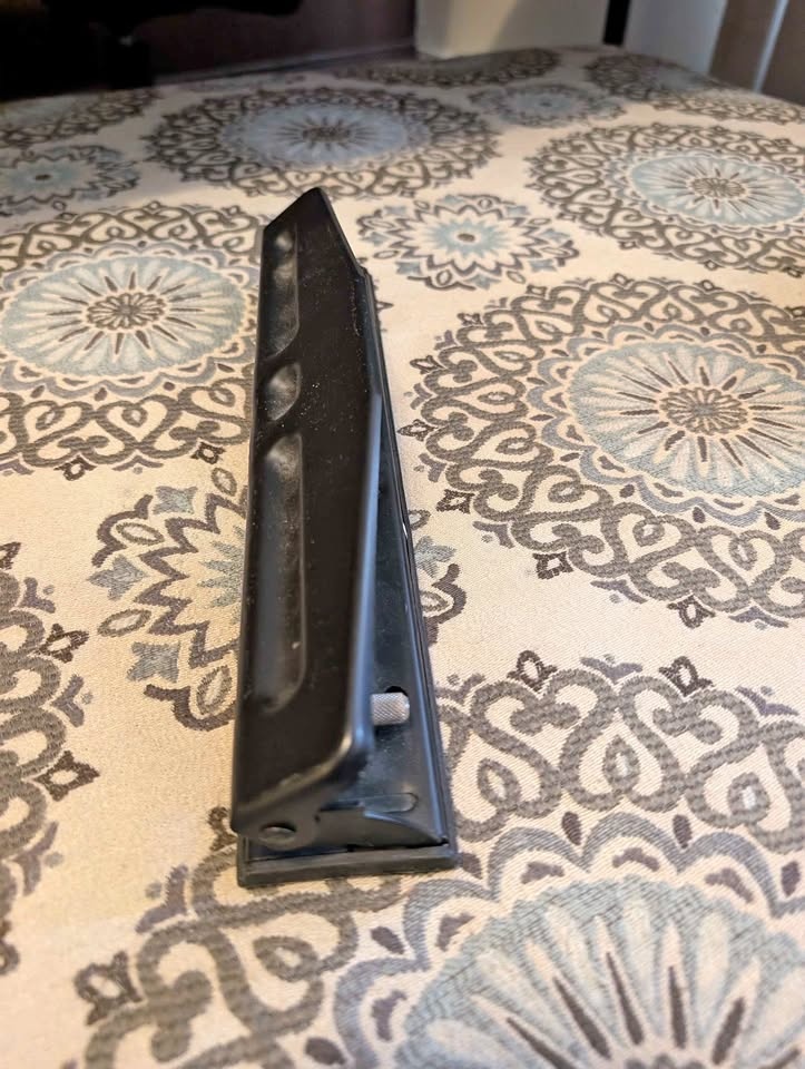 Heavy Duty 3-Hole Paper Punch - Black - Great Condition