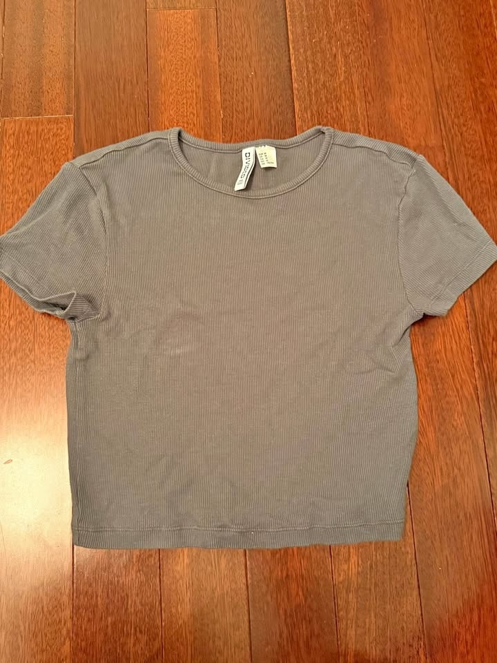 H&M crop t-shirt - Size M