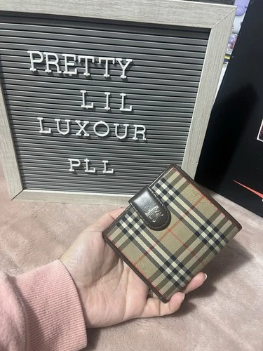 Vintage BURBERRY Bi-Fold Kiss Lock Wallet In Classic Nova Check