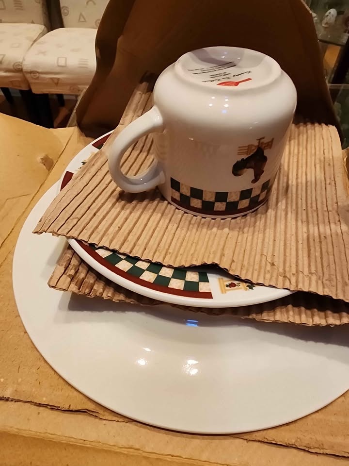 New Betty Crocker 4 piece place setting - photo 3