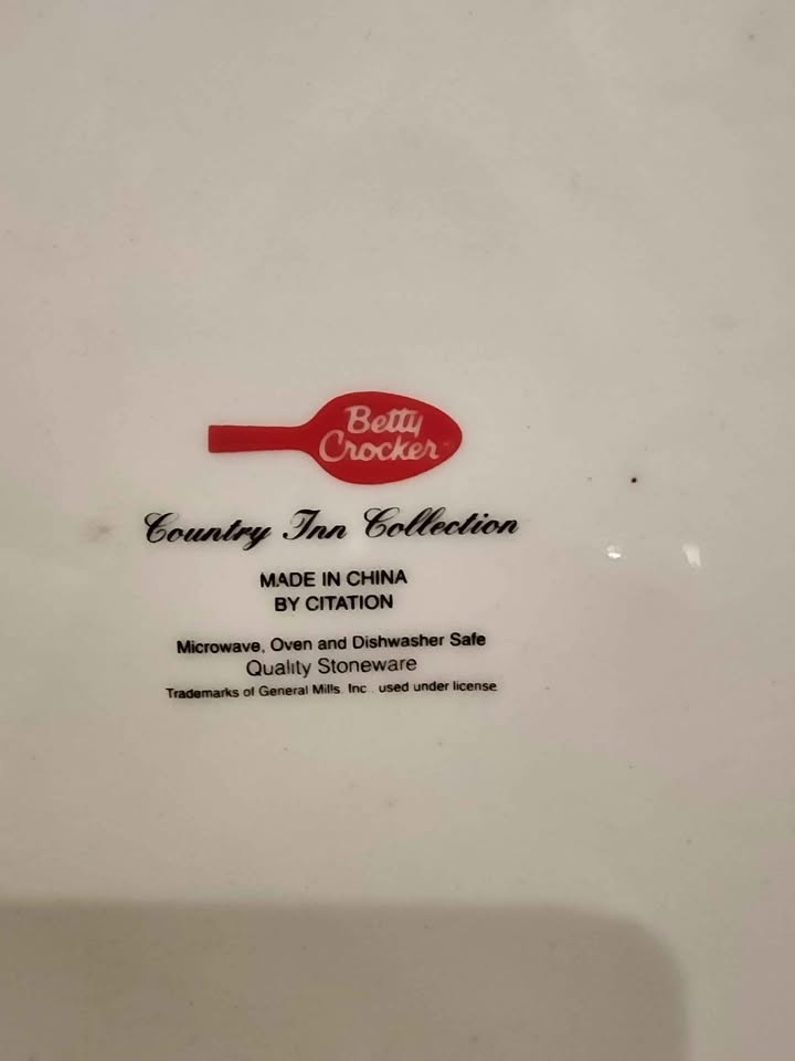 New Betty Crocker 4 piece place setting - photo 5