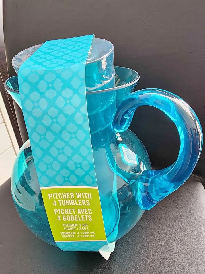 Plastic Picnic Pitcher and Cups