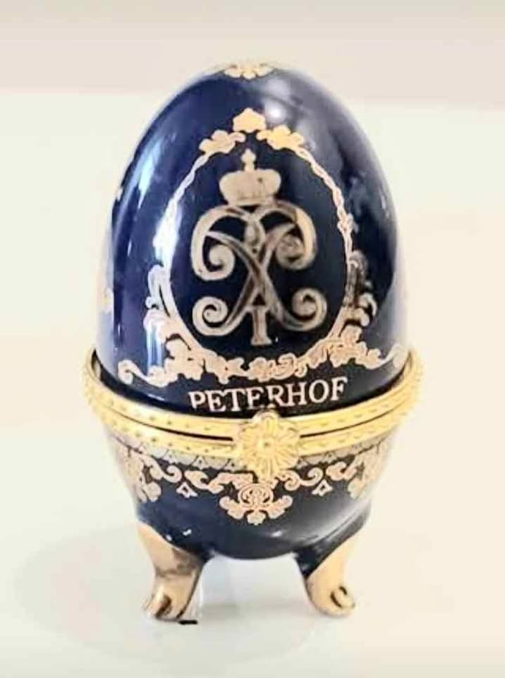 Vtg Russian Peterhof Porcelain Egg