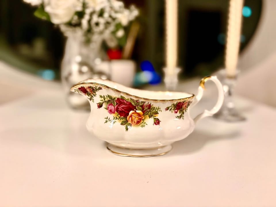 Royal Albert Old Country Roses Gravy Boat – Mint Condition