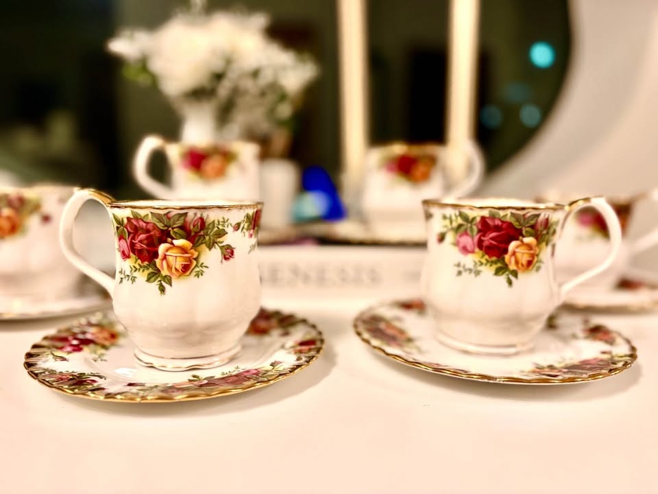 Royal Albert Monstrose Coffee Cups & Saucers - photo 2