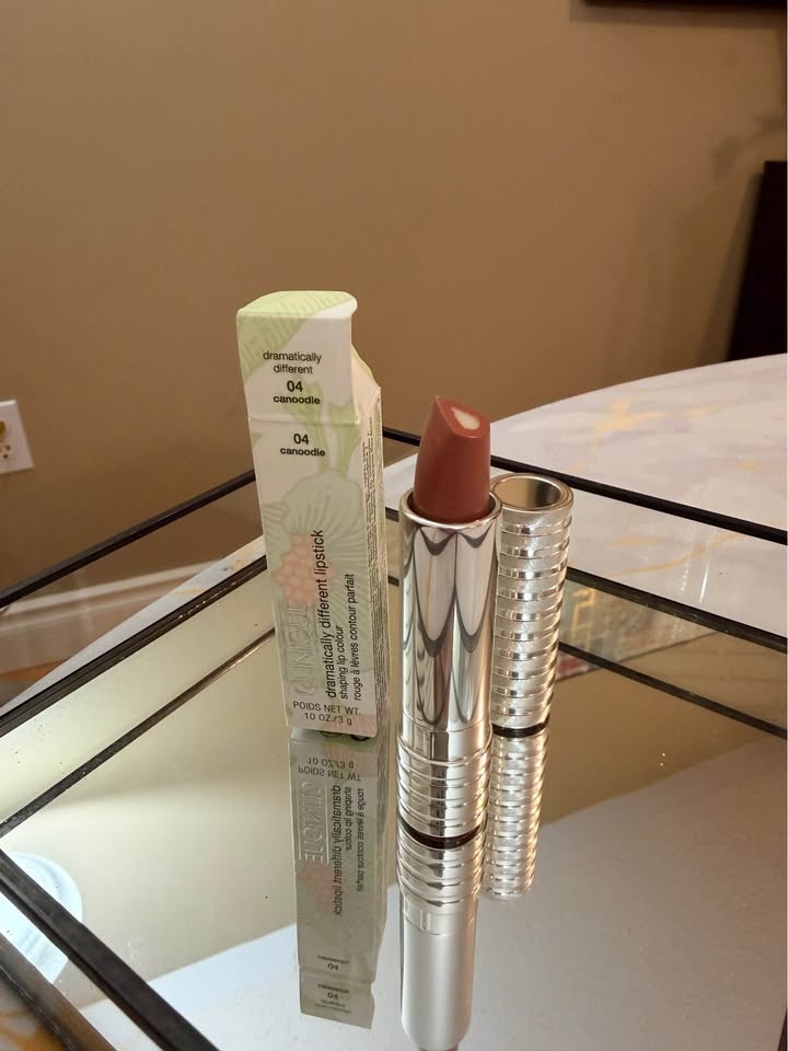 BNIB Clinique “Canoodle” Lip Colour - photo 2