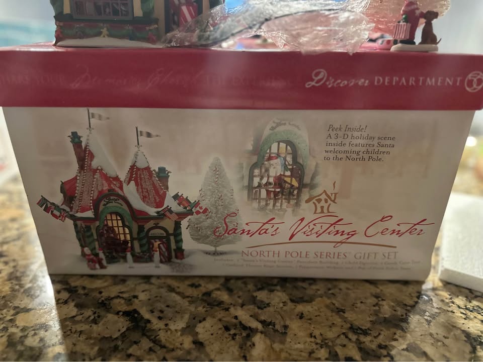 D56 North Pole Series Santa's Visiting Center - photo 2