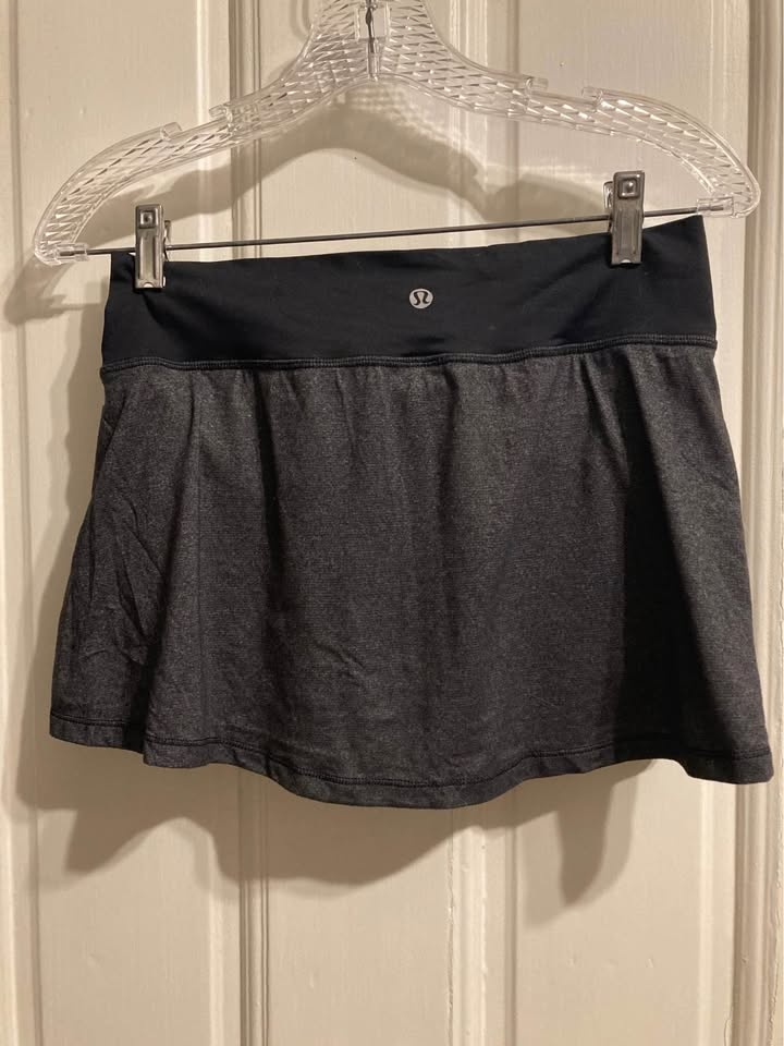 Lululemon Workout Skort - Size 8 - photo 3