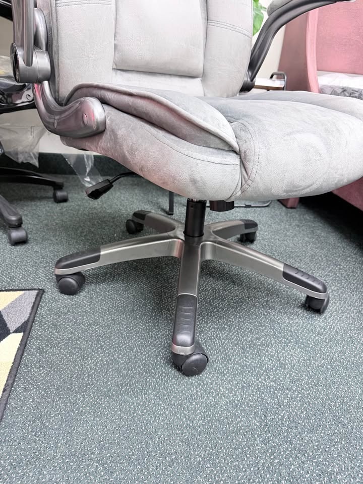 Grey Velvet Executive Chair - BRAND NEW - photo 3