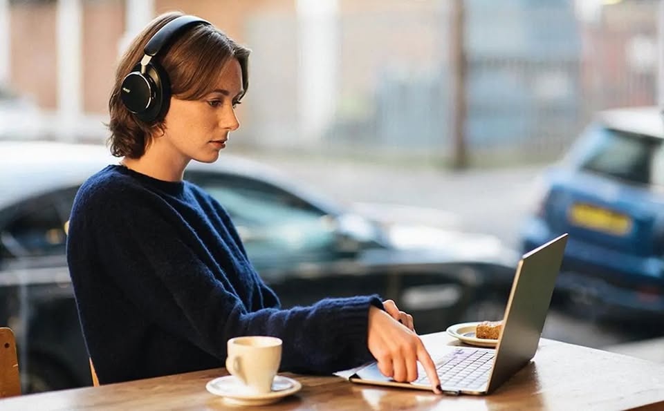 AKG N9 Hybrid Wireless Noise Cancelling Headphones - photo 5