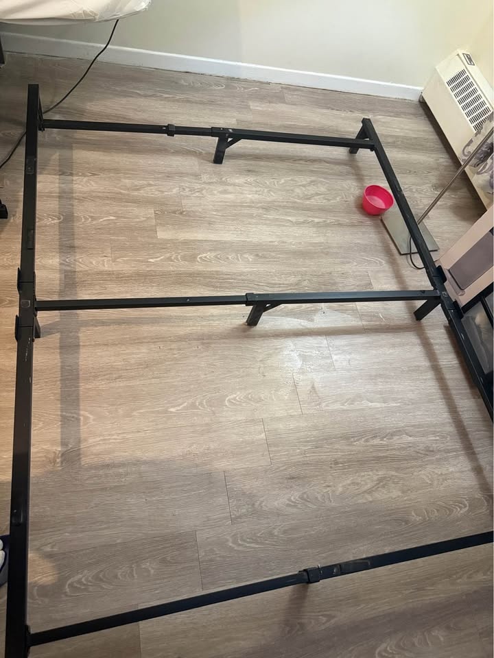 Queen Size Bed Frame - photo 2