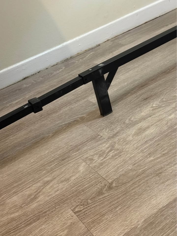 Queen Size Bed Frame - photo 3