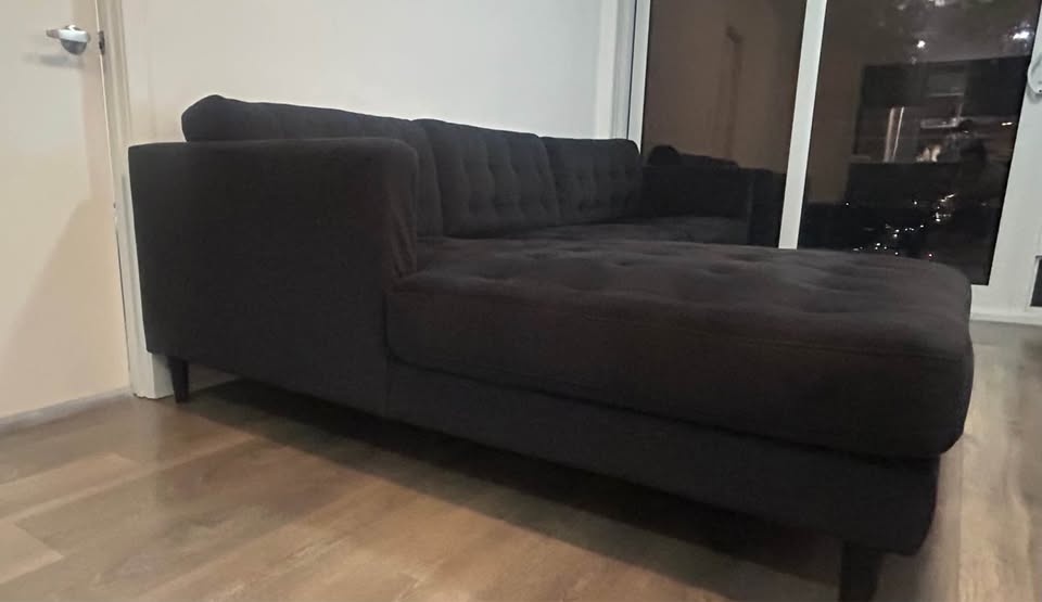Sectional Sofa Set from Leon’s (6 month old / like new) - photo 2