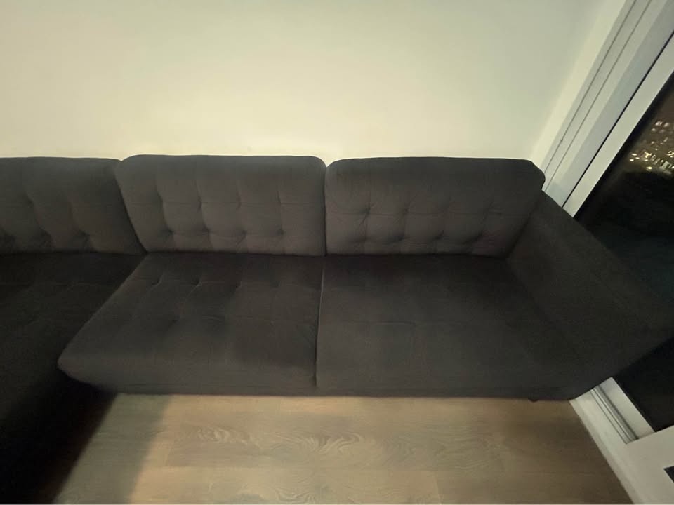 Sectional Sofa Set from Leon’s (6 month old / like new) - photo 4