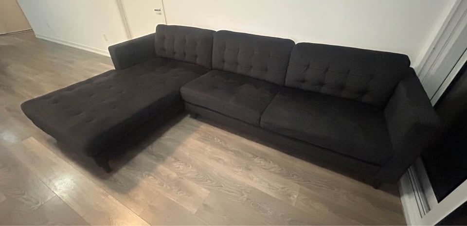 Sectional Sofa Set from Leon’s (6 month old / like new) - photo 5